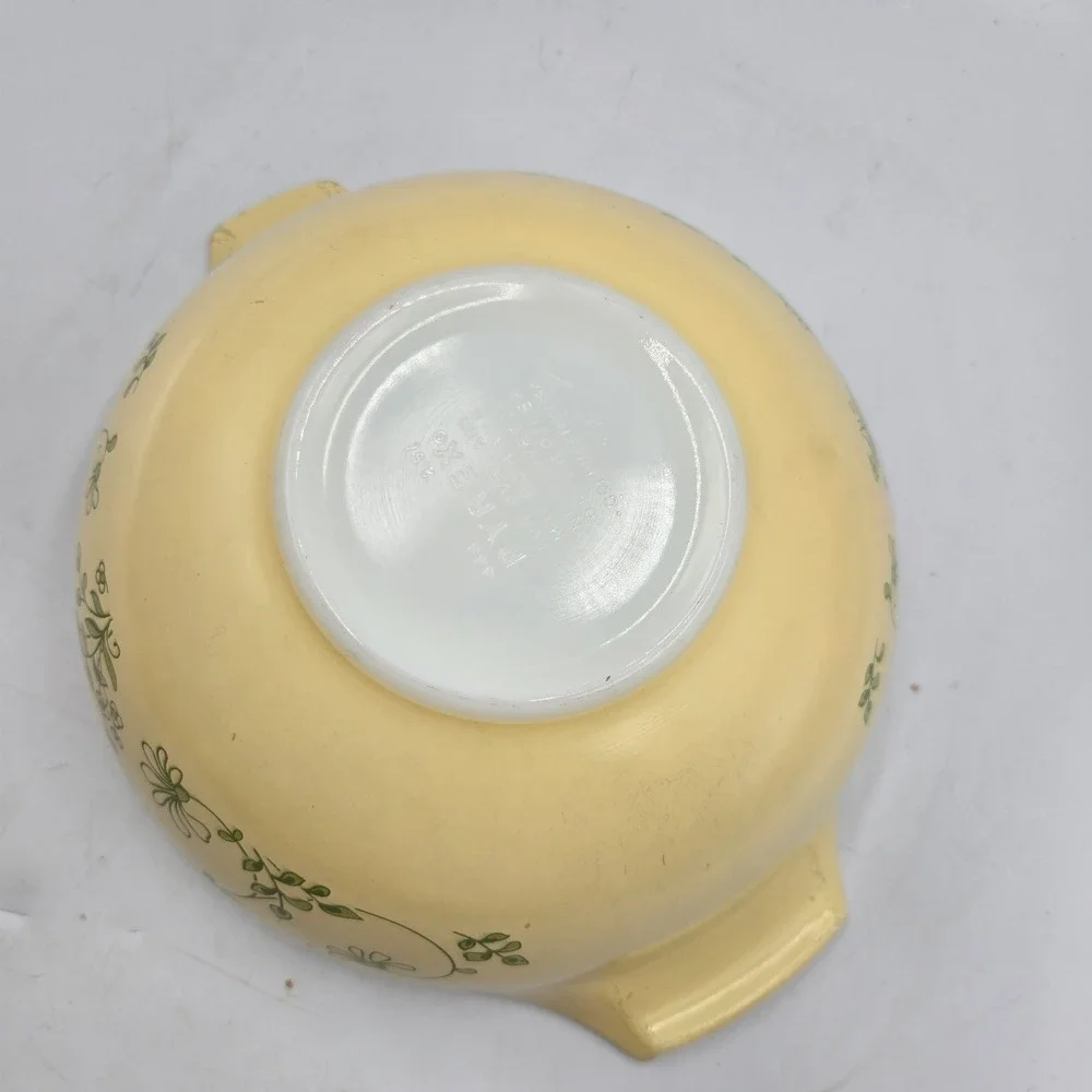 Vtg. Pyrex Shenandoah Cinderella Yellow & Green Nesting 2.5L Mixing Bowl #443